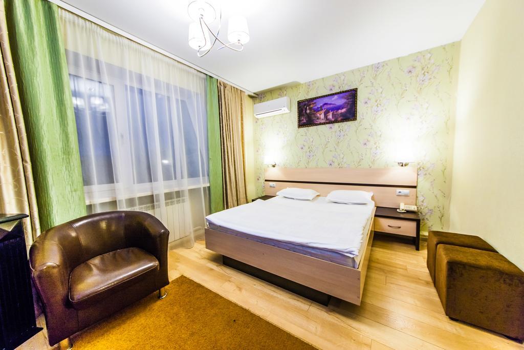 Mini-Hotel Kerch Tomsk Extérieur photo